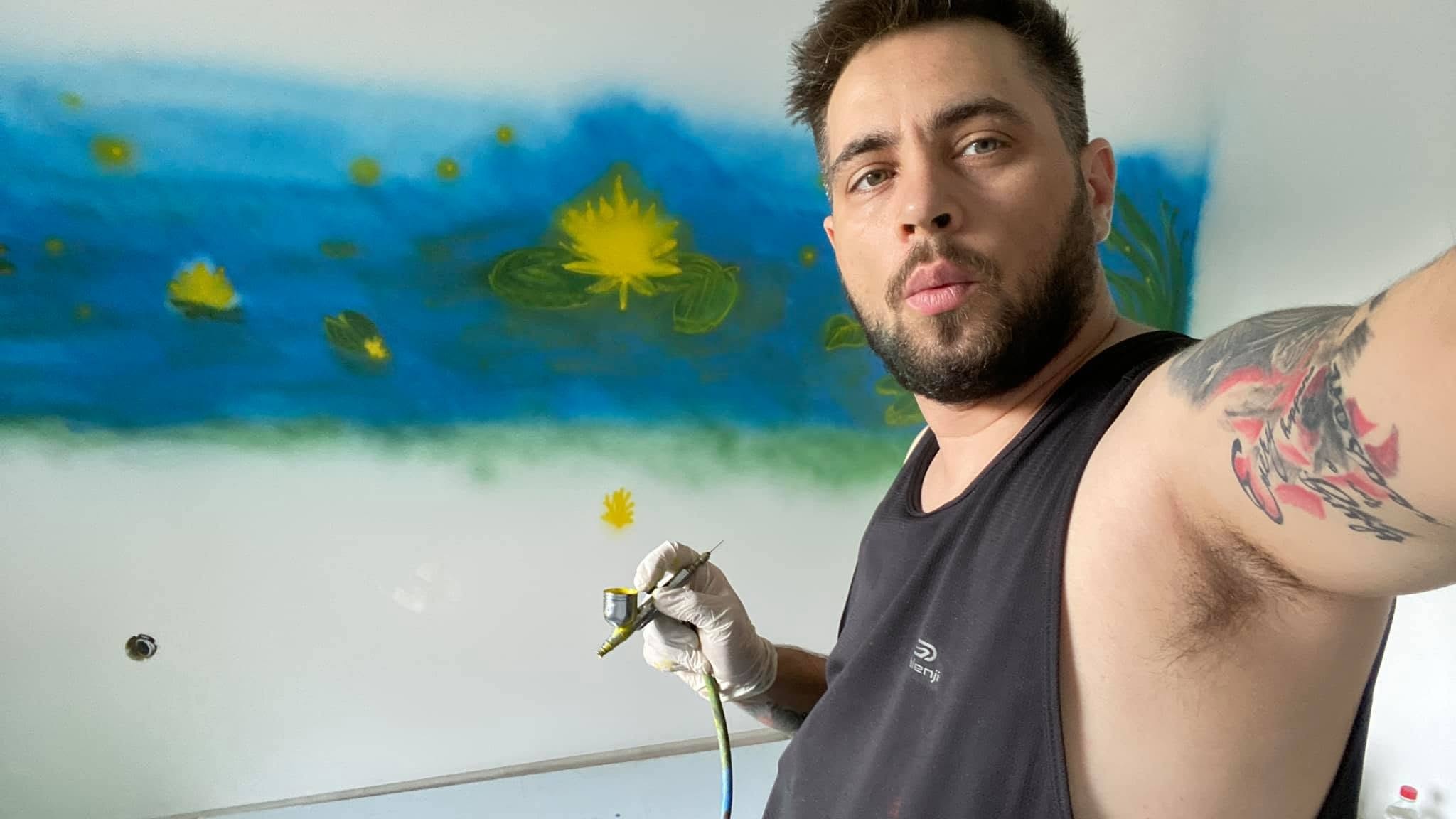 AndryArt working on a large mural